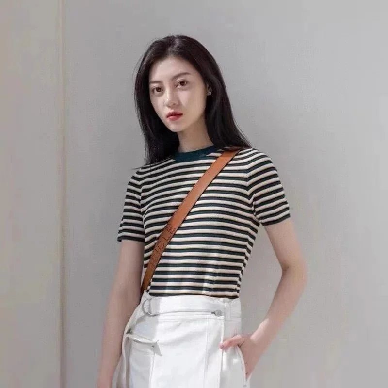 爆款条纹撞色针织短袖