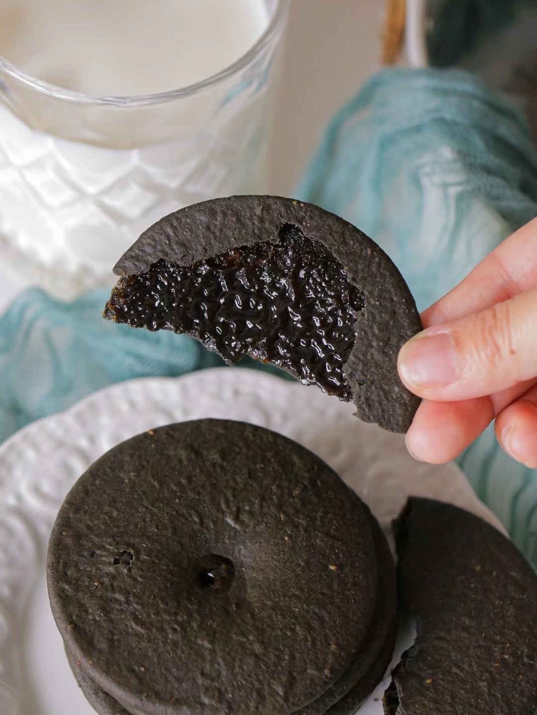 “五黑肚脐饼饼