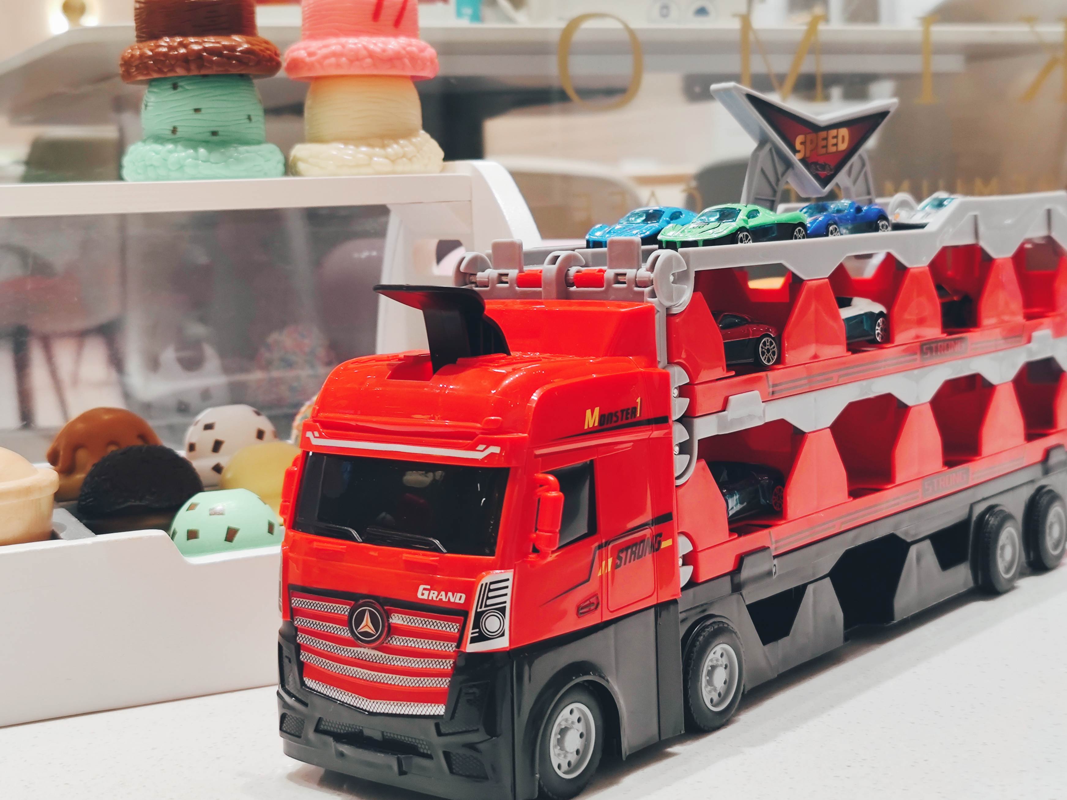 变形弹射折叠货柜车