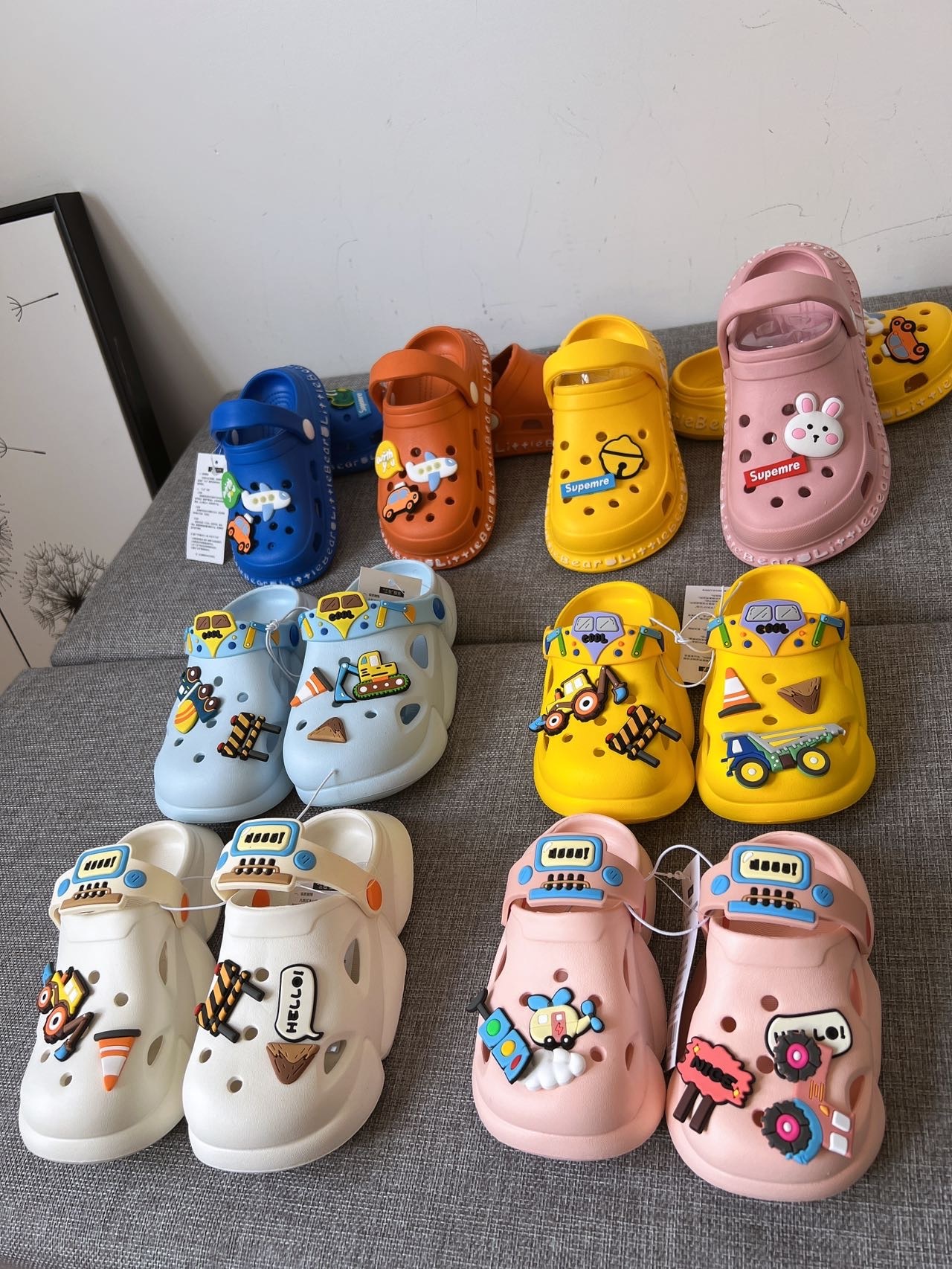 卡通扣儿童洞洞鞋