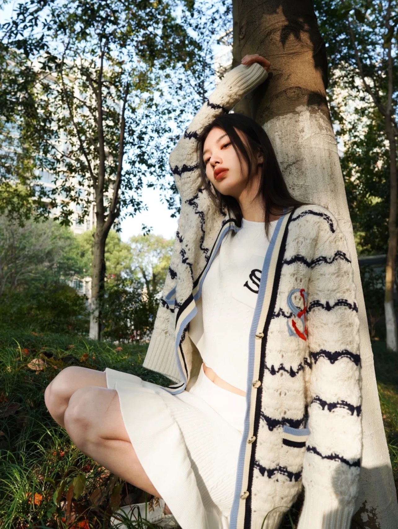 早秋橱窗款 镂空钩花学院风针织衫