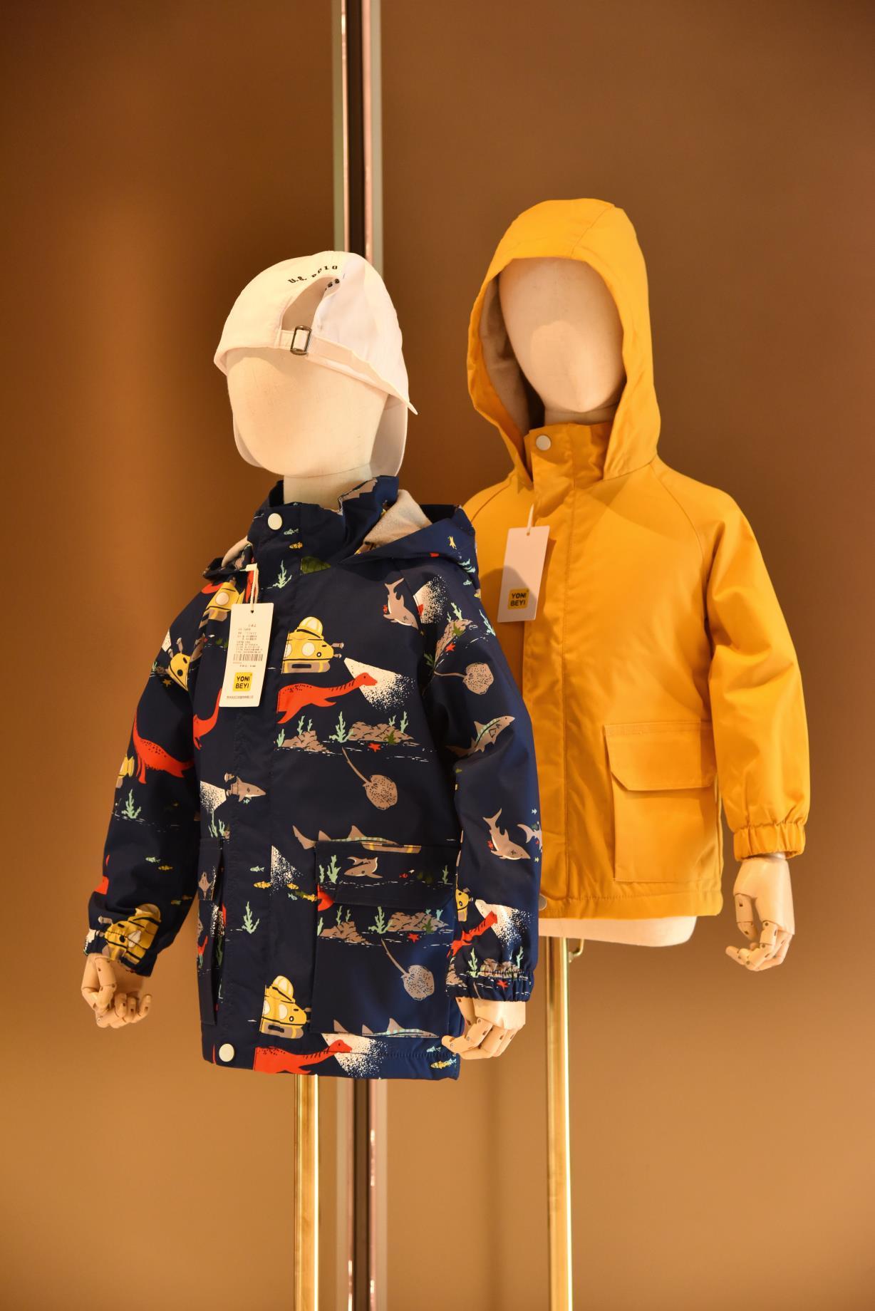 儿童加绒款冲锋衣