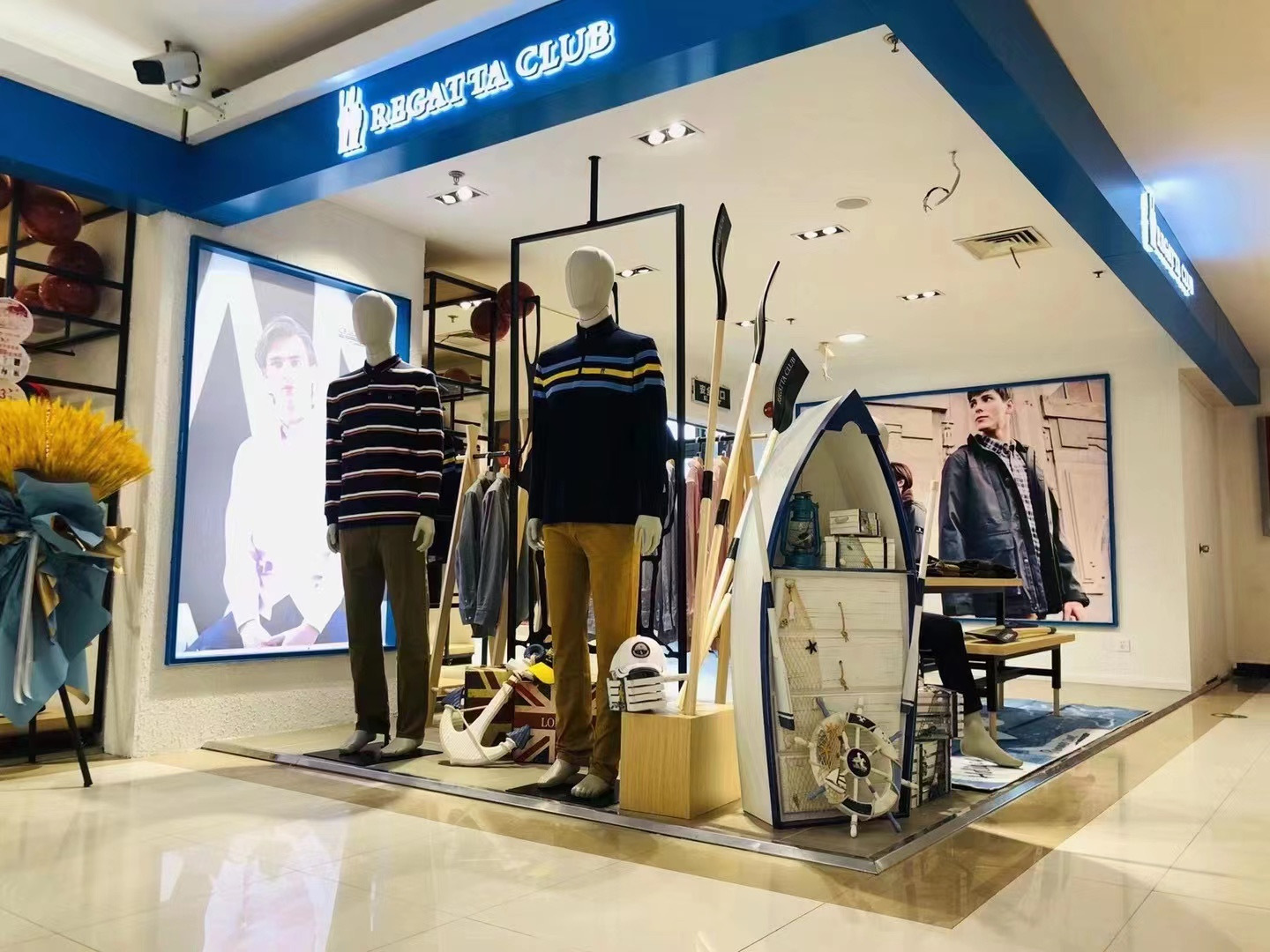 冲锋衣、卫衣、裤子