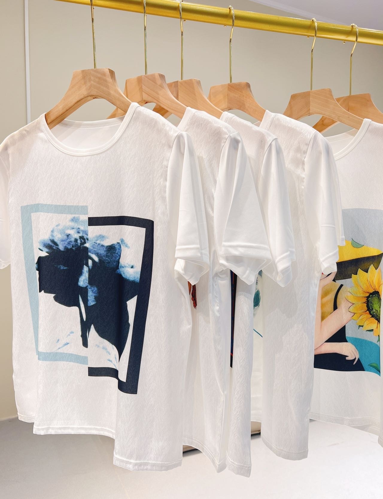 莱可漫.贡缎提花AB面醋酸拼接棉短袖