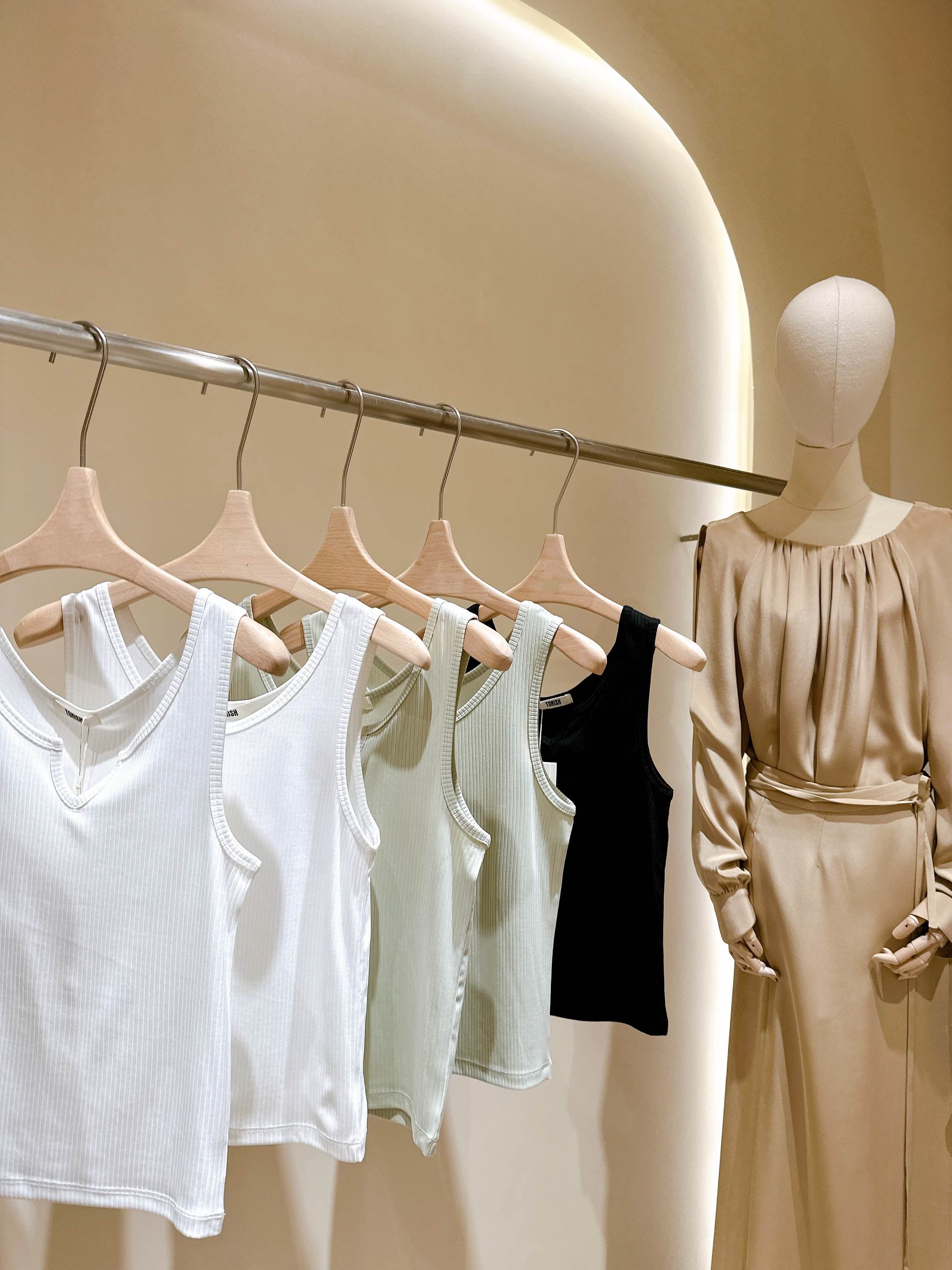 银泰专柜正品意大利TONISH佟布里尼吊带背心