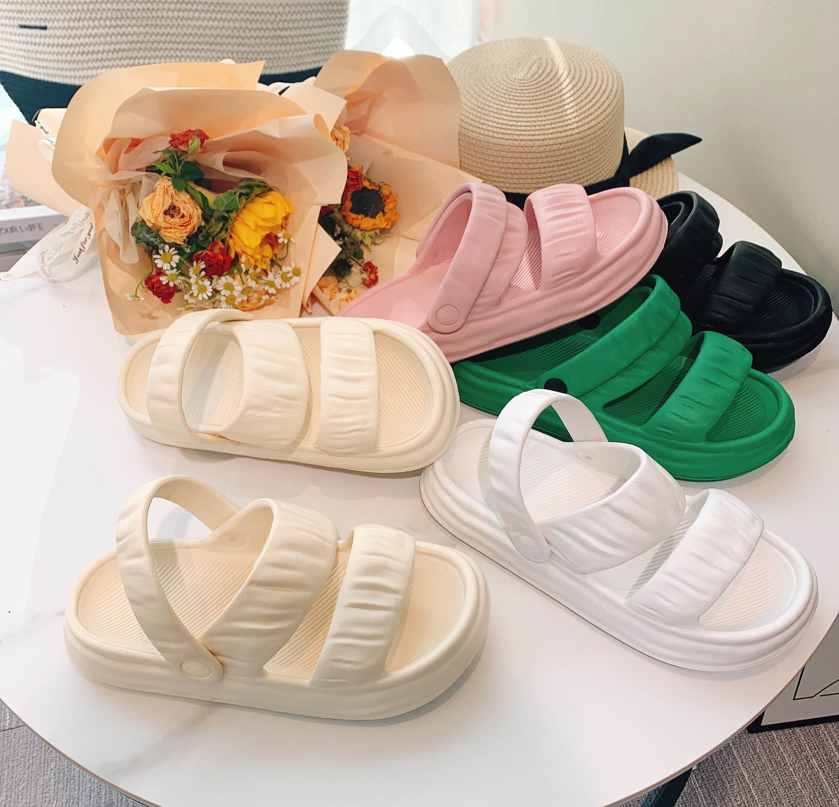 宅小年经典双杠两穿沙滩凉拖