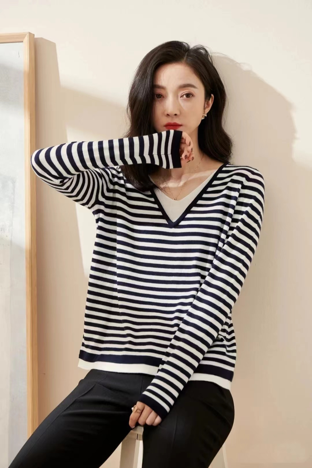 V领拼色假两件针织长袖套衫