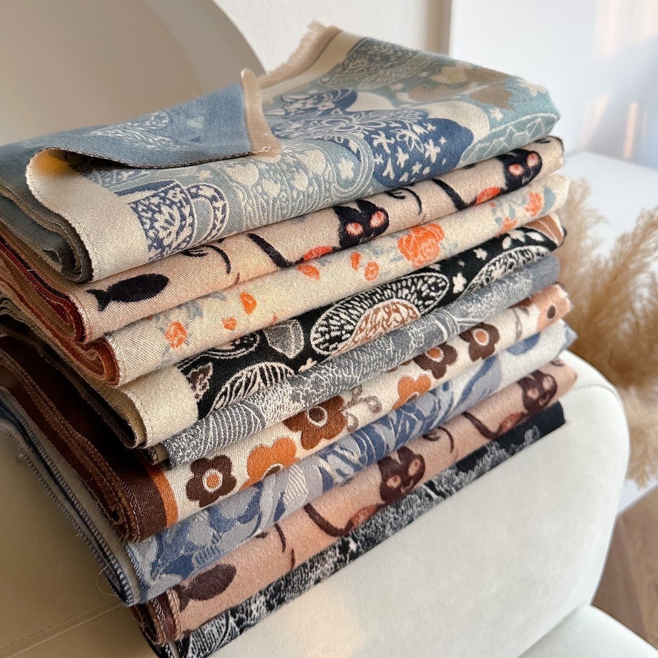 时尚轻奢感羊羔绒围巾